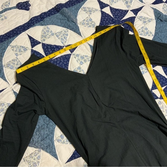 Shihar V-Neck Bodycon Black Dress - Picture 8 of 9